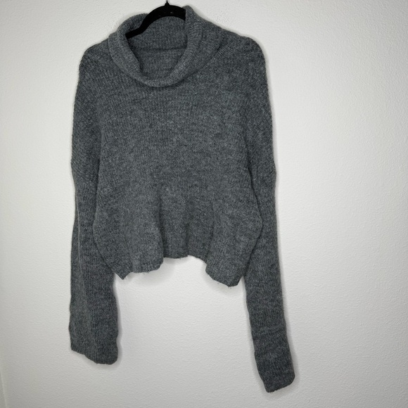 Target Wild Fable Cowl Neck Bell Sleeve Cropped Sweater Gray Size Large - Picture 2 of 12